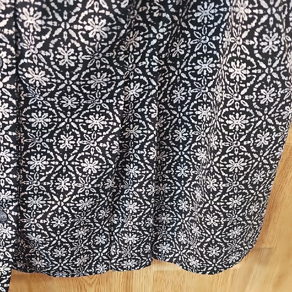 Croft & Barrow Monochrome Floral Blouse - Picture 7 of 11